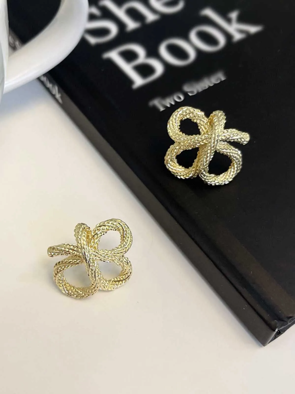 Retro Gold Knot Earrings