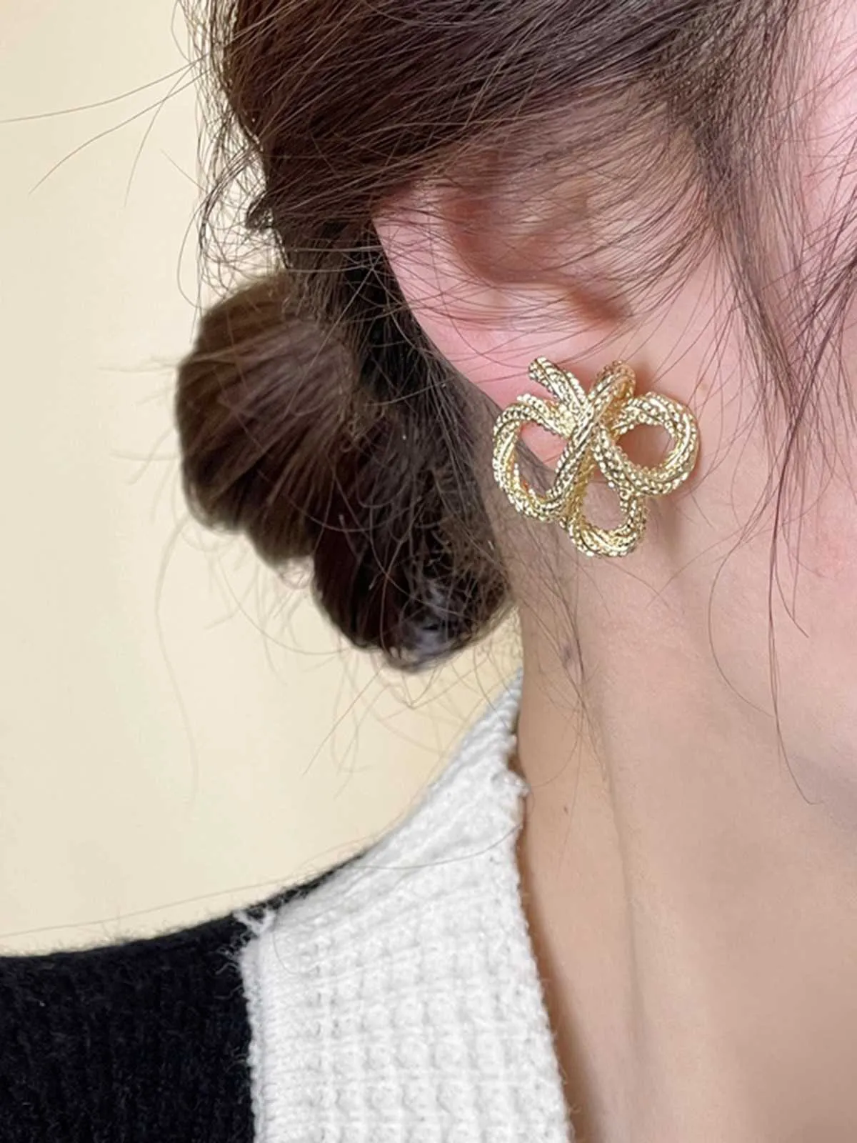 Retro Gold Knot Earrings