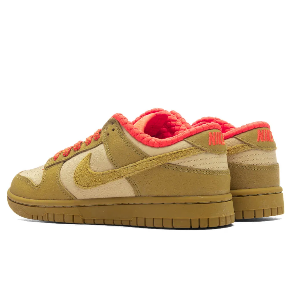 Women's Dunk Low - Sesame/Bronzine/Picante Red